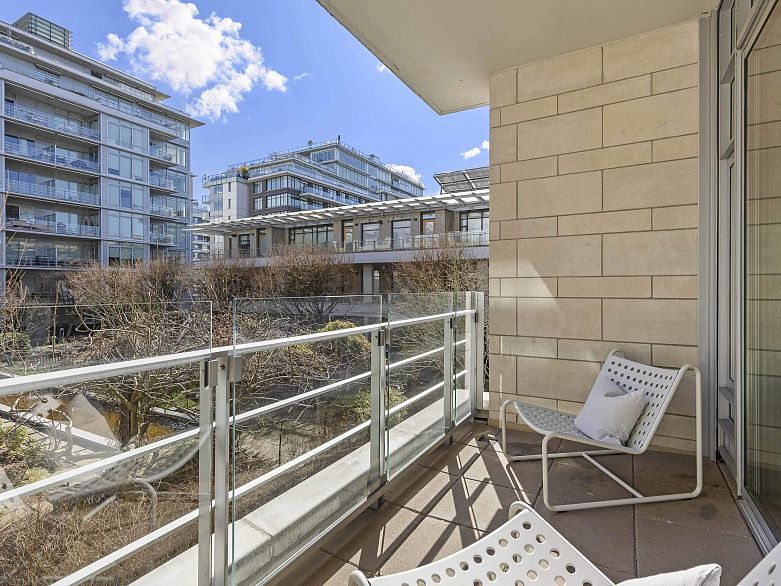 407 77 Walter Hardwick Avenue