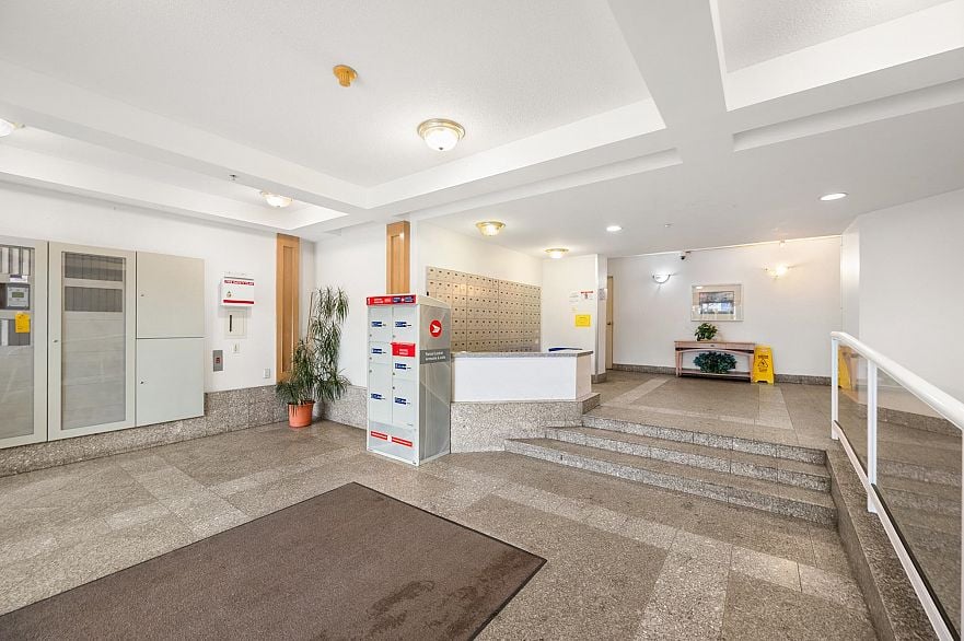 607 3489 Ascot Place