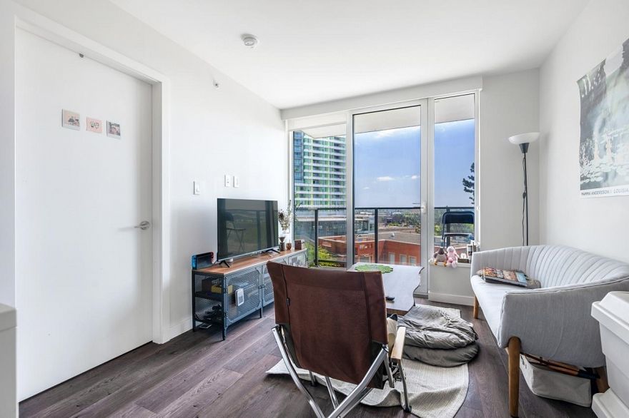 408 8238 Lord Street