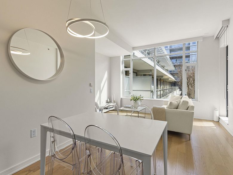 407 77 Walter Hardwick Avenue