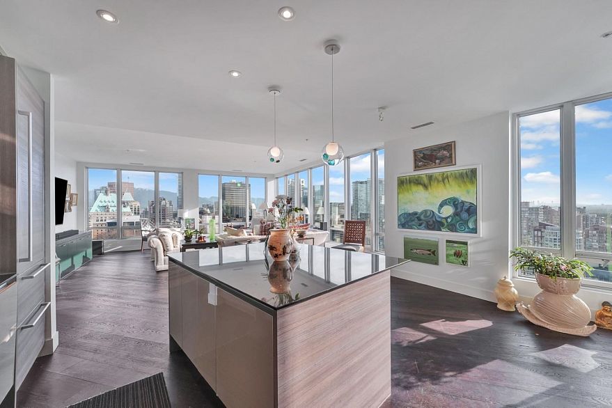 2106 989 Nelson Street