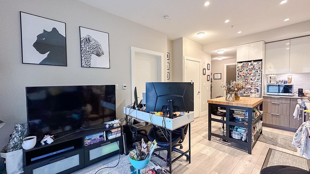 301 3588 Sawmill Crescent