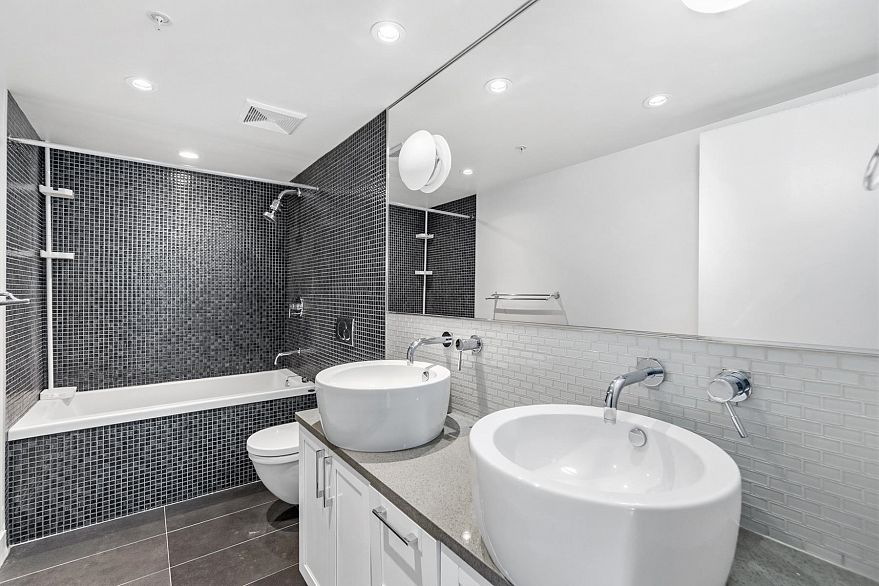 301 1762 Davie Street