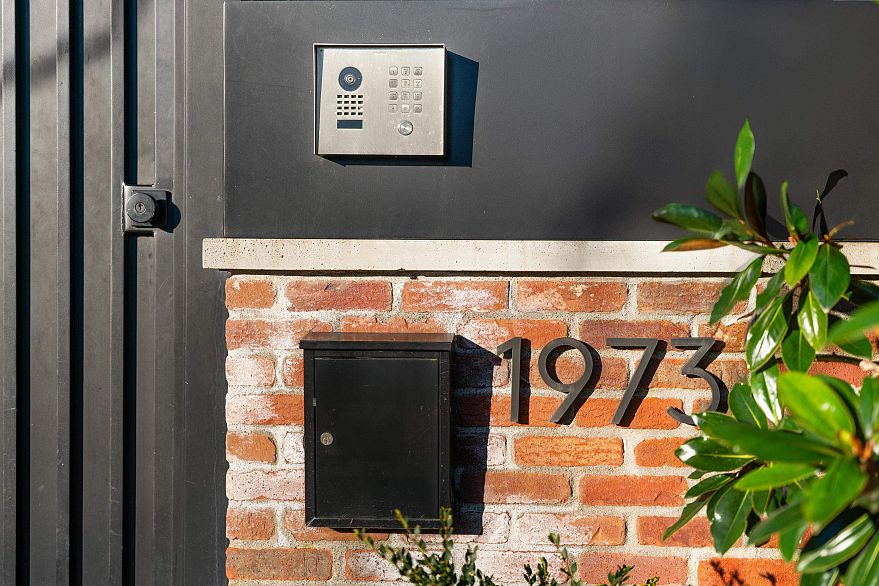 1973 Creelman Avenue