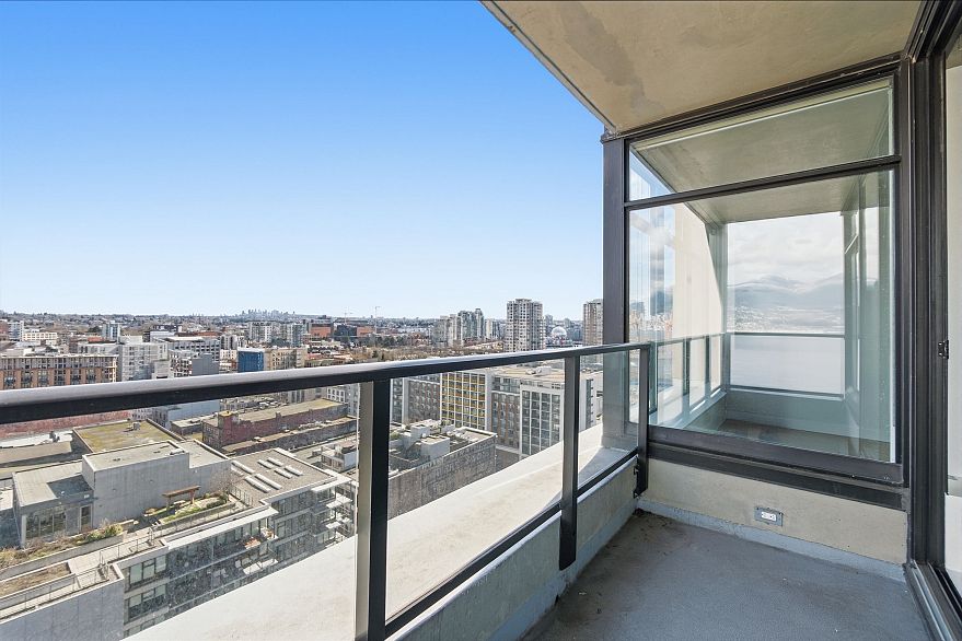 1701 108 W Cordova Street