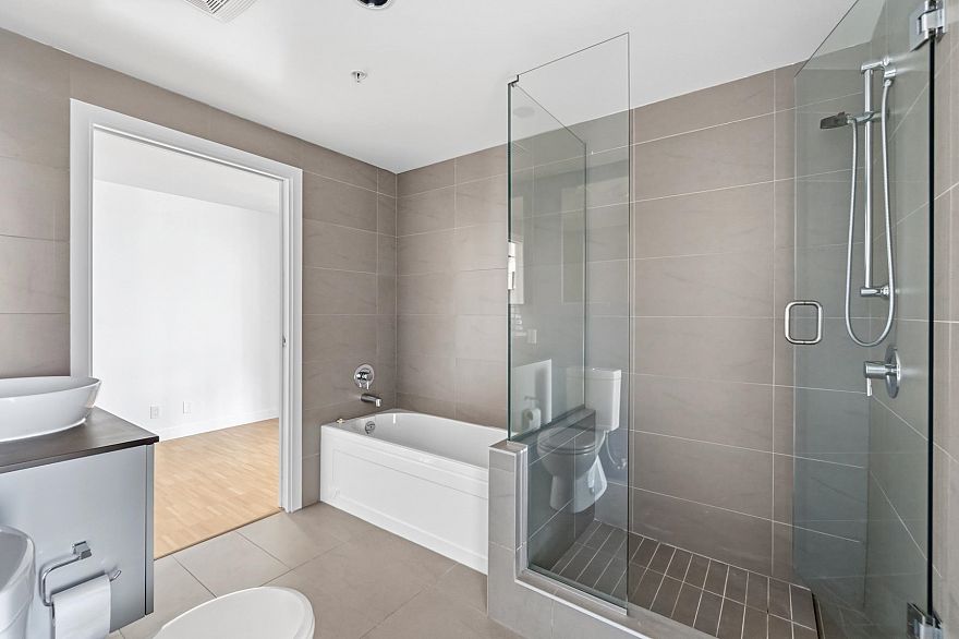 1701 108 W Cordova Street