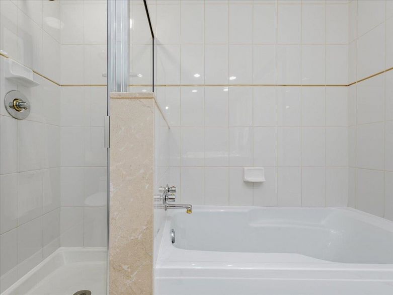 202 1790 Bayshore Drive