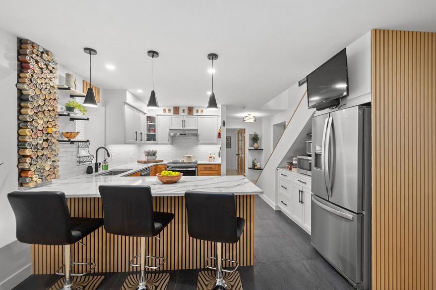 203 1943 E 1st Avenue