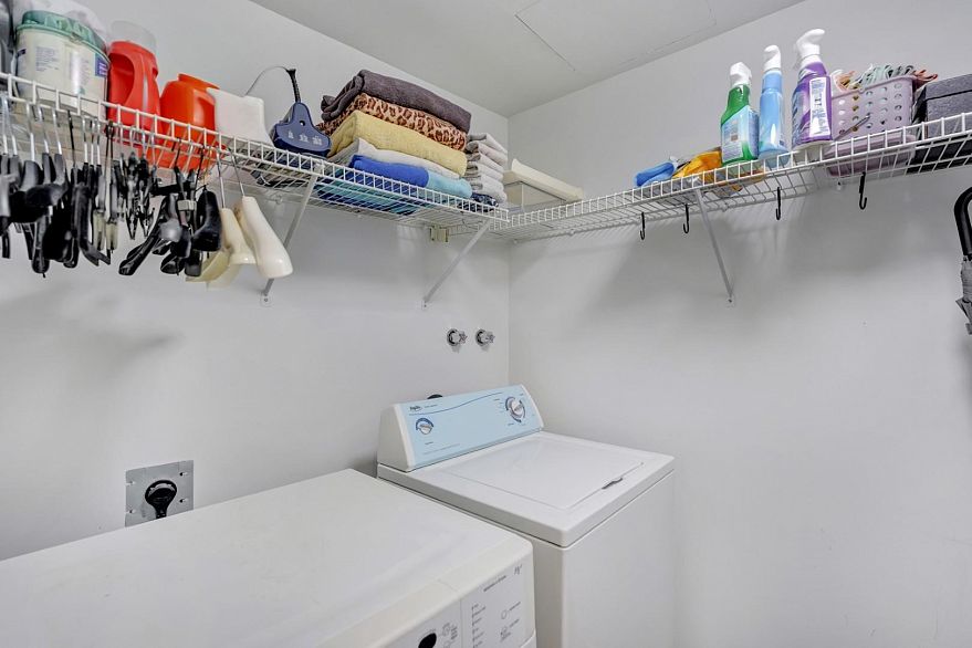 2106 989 Nelson Street