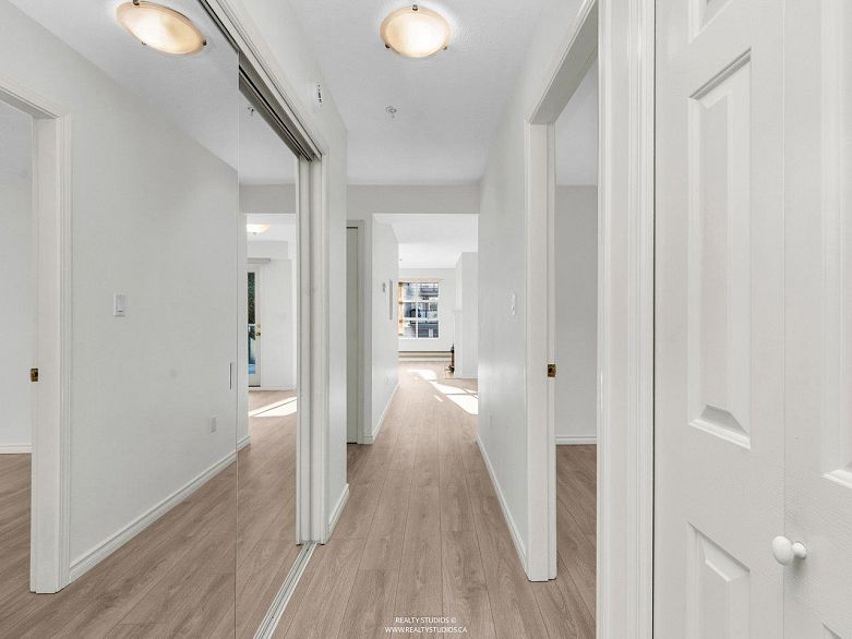 202 966 W 14th Avenue