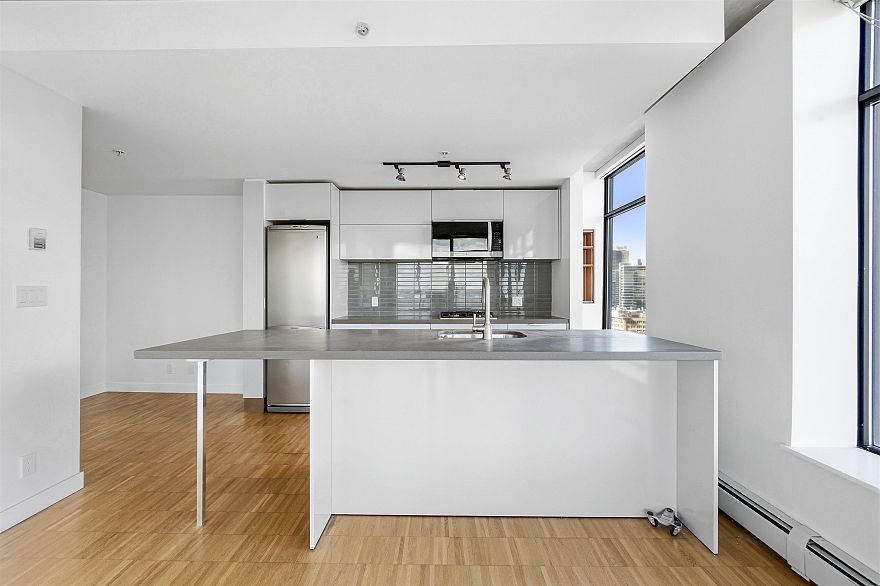 1701 108 W Cordova Street