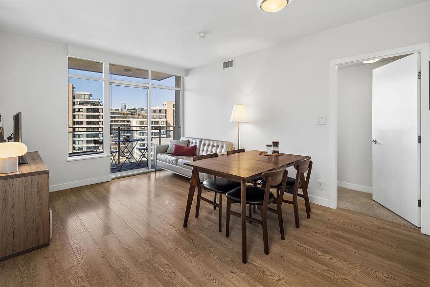 1209 111 E 1st Avenue