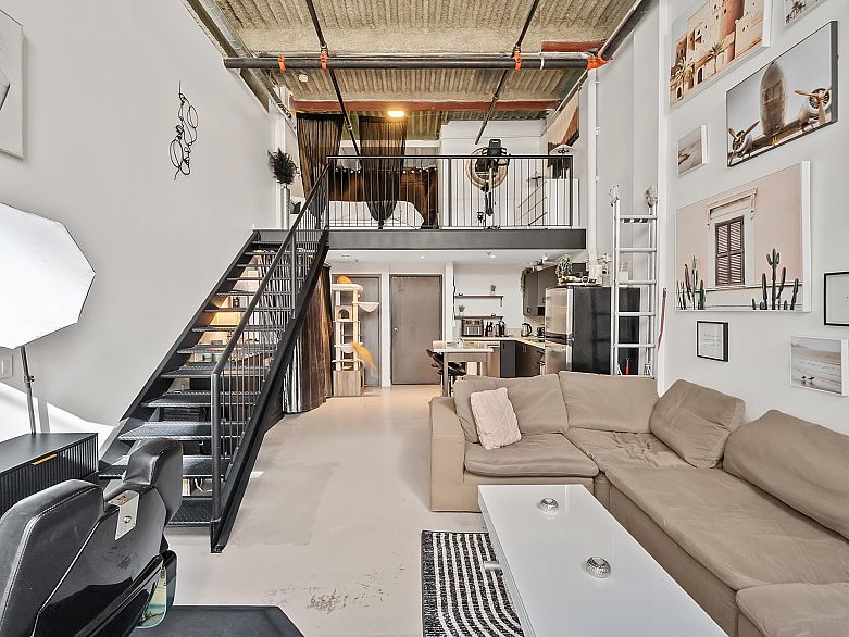 205 234 E 5th Avenue