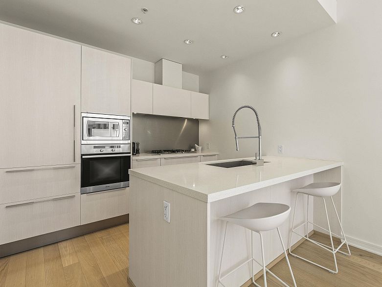 407 77 Walter Hardwick Avenue