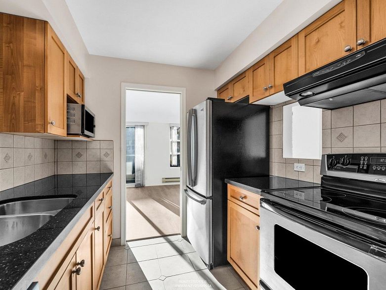 202 966 W 14th Avenue