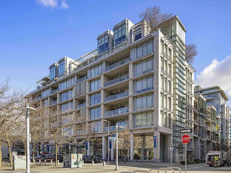 407 77 Walter Hardwick Avenue