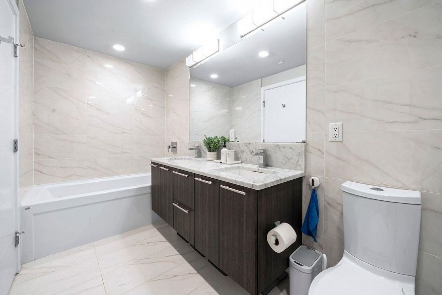 401 5033 Cambie Street