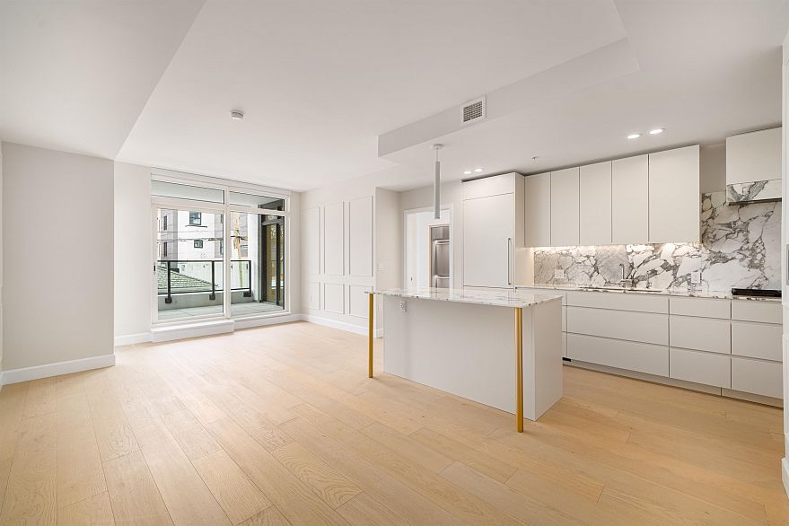 303 3668 W 10th Avenue