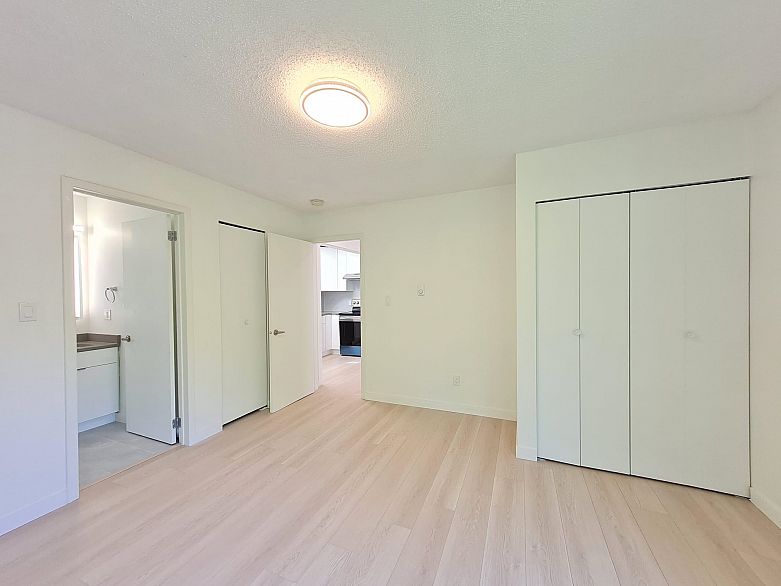 301 8645 Osler Street