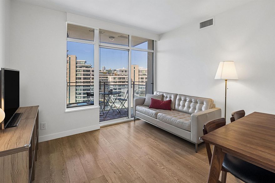 1209 111 E 1st Avenue