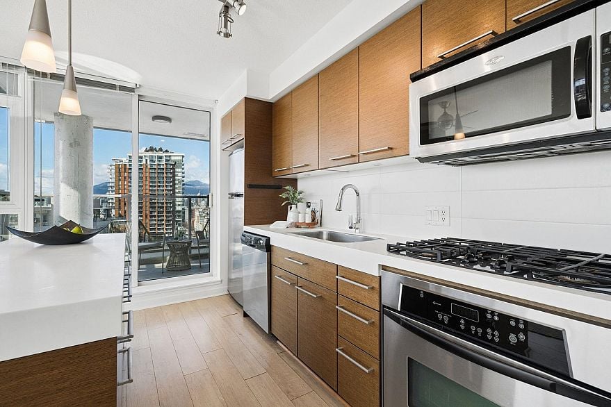 901 2770 Sophia Street