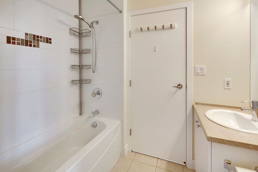 401 7088 Mont Royal Square