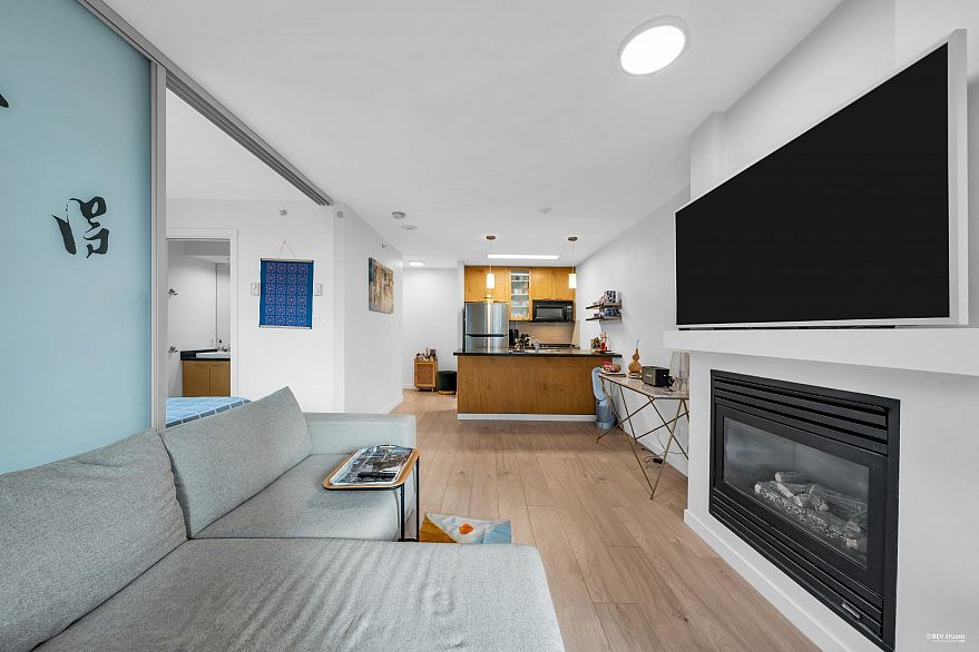 1001 989 Richards Street