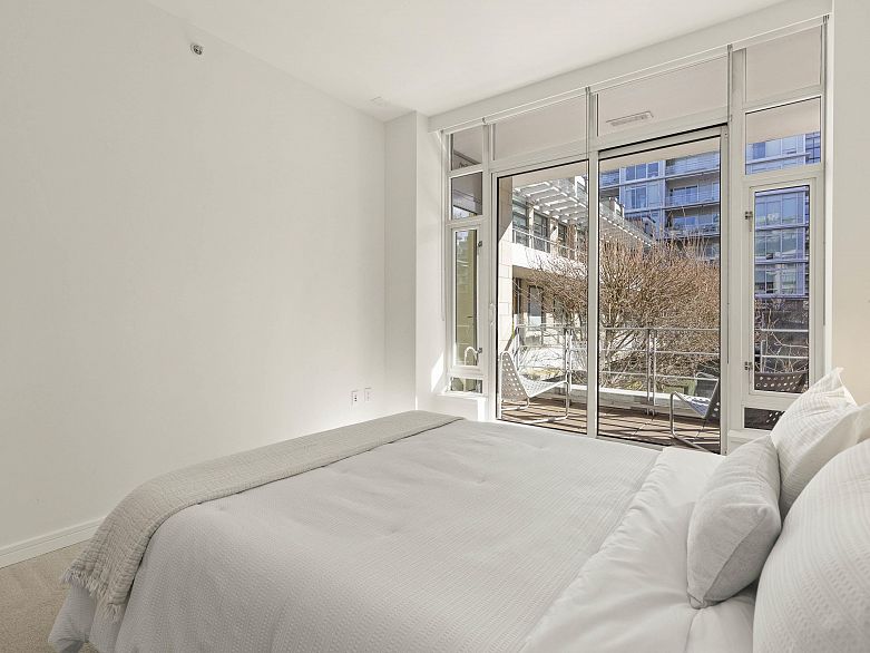 407 77 Walter Hardwick Avenue