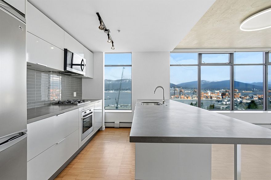 1701 108 W Cordova Street