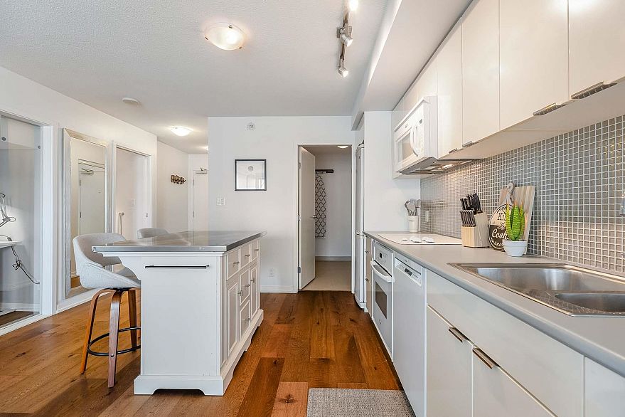 2311 788 Hamilton Street