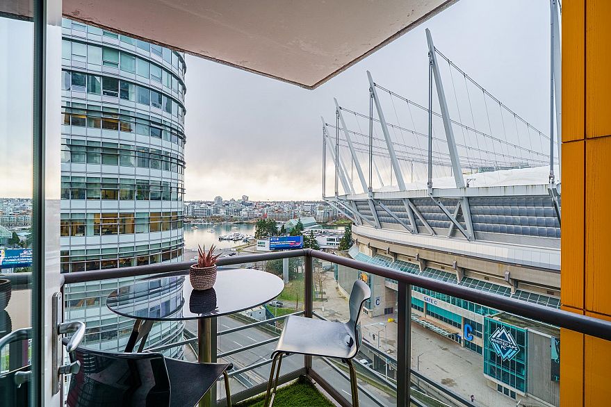 1209 111 W Georgia Street