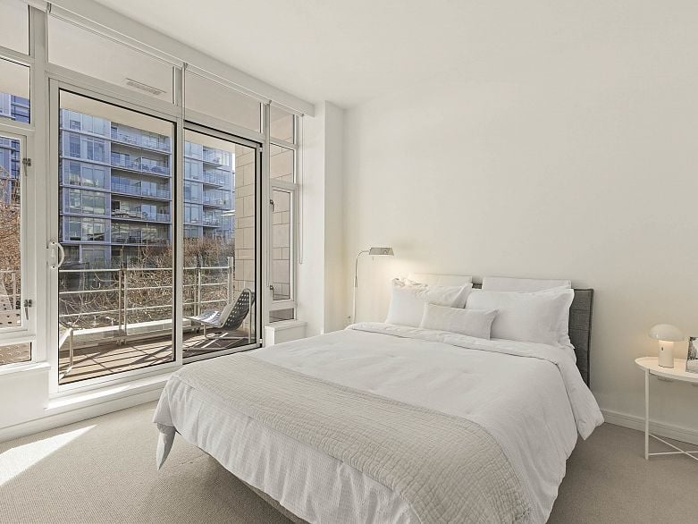 407 77 Walter Hardwick Avenue