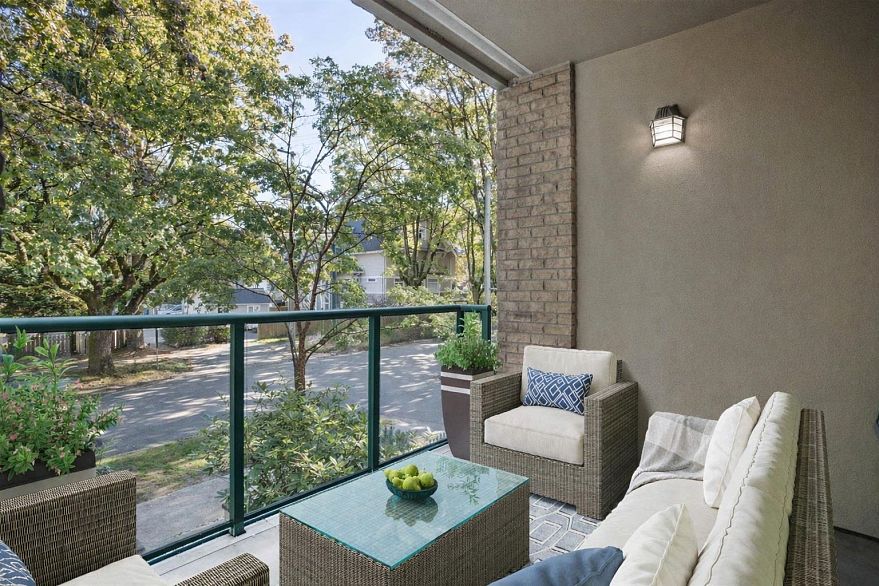 210 2028 W 11 Avenue