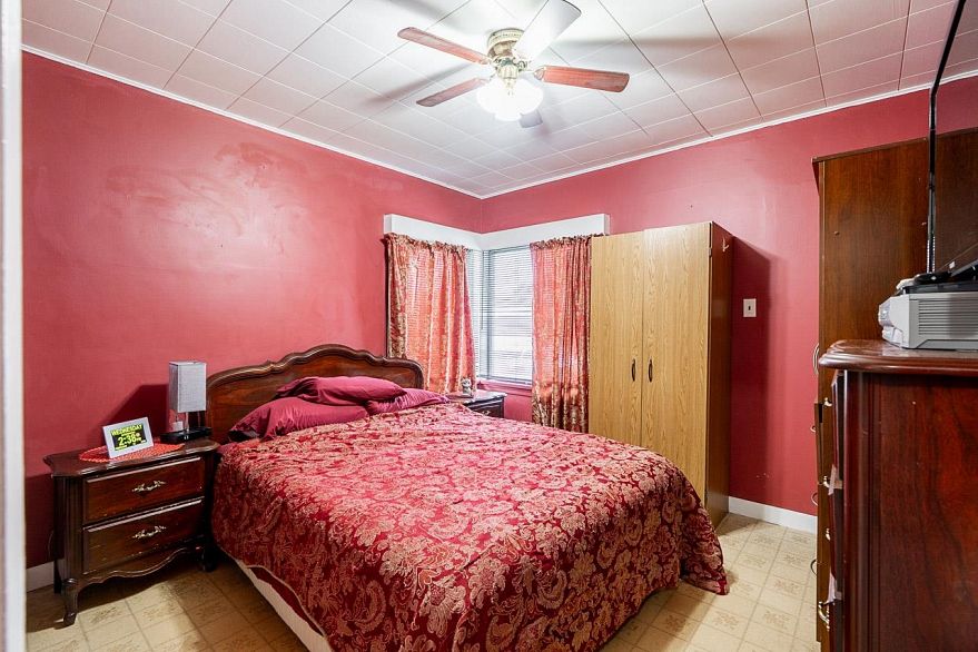 3895 Windermere Street