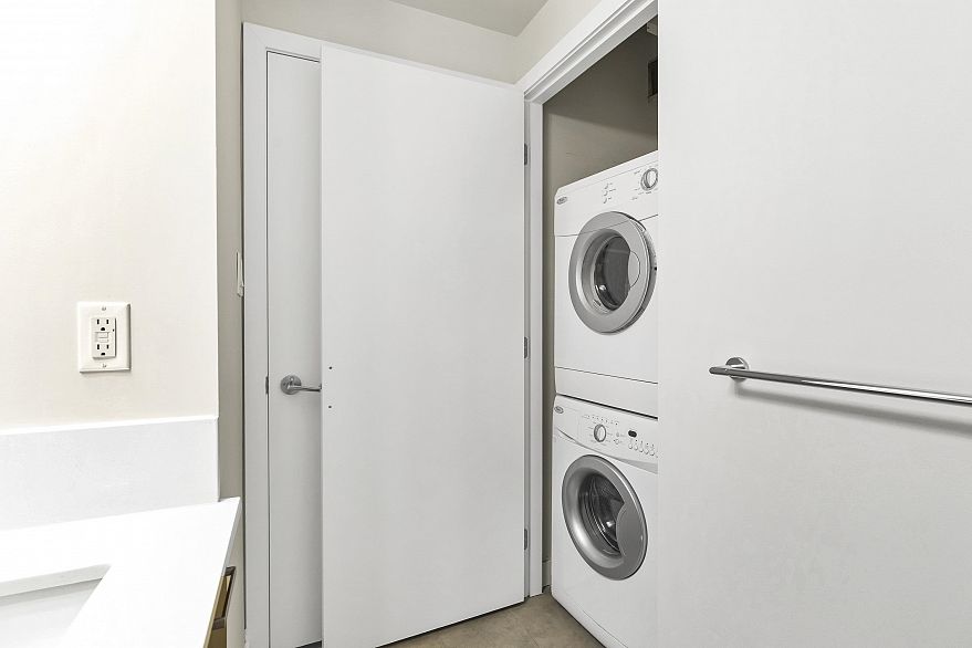 302 2321 Scotia Street