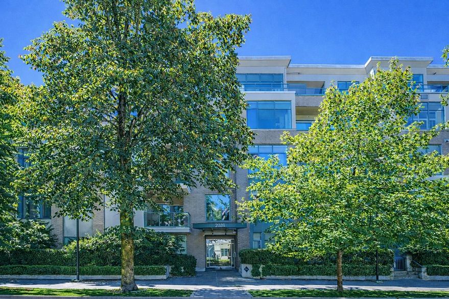 210 2028 W 11 Avenue