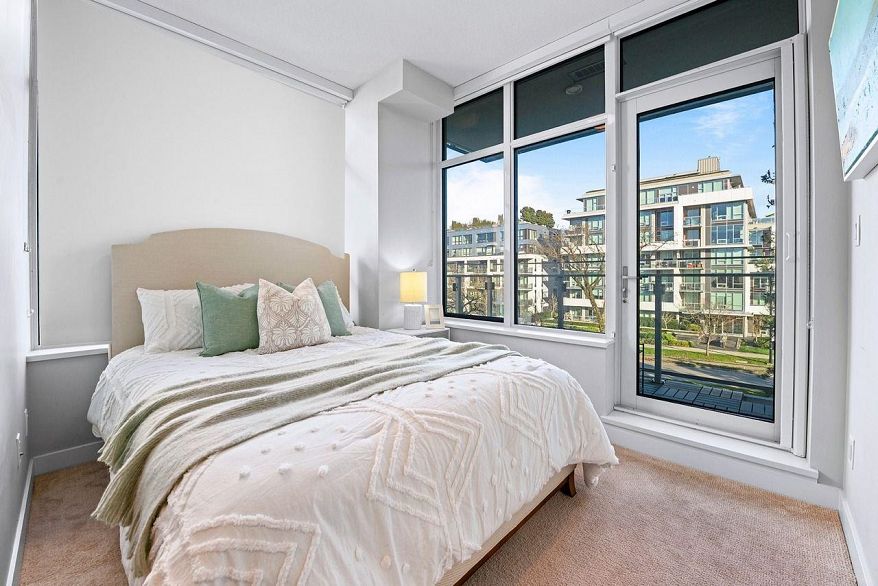 401 5033 Cambie Street