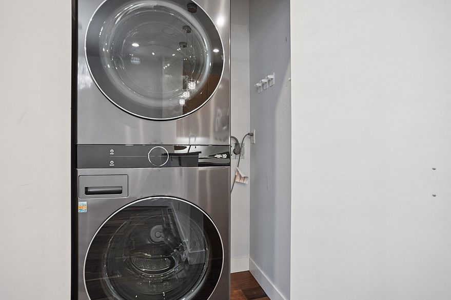 210 2028 W 11 Avenue