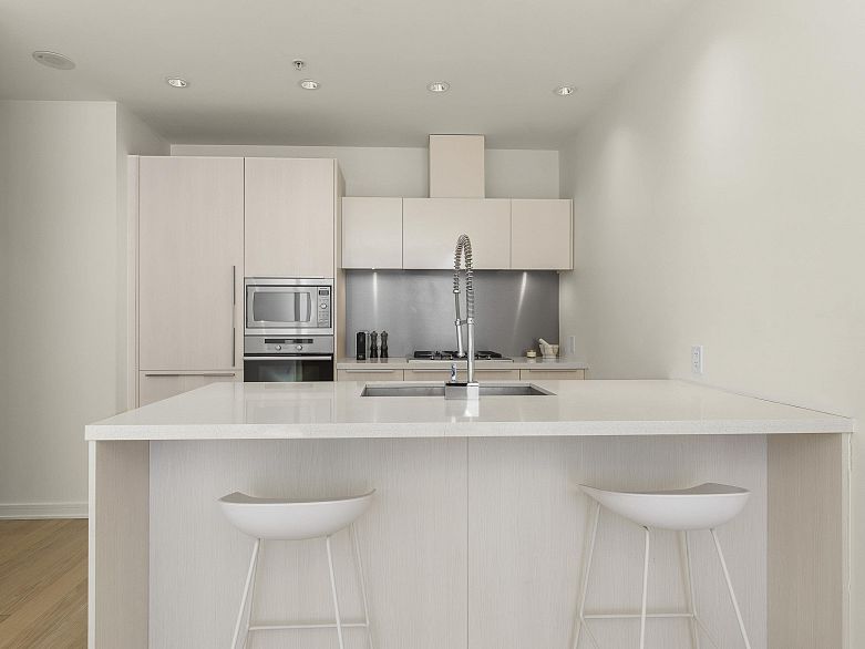 407 77 Walter Hardwick Avenue