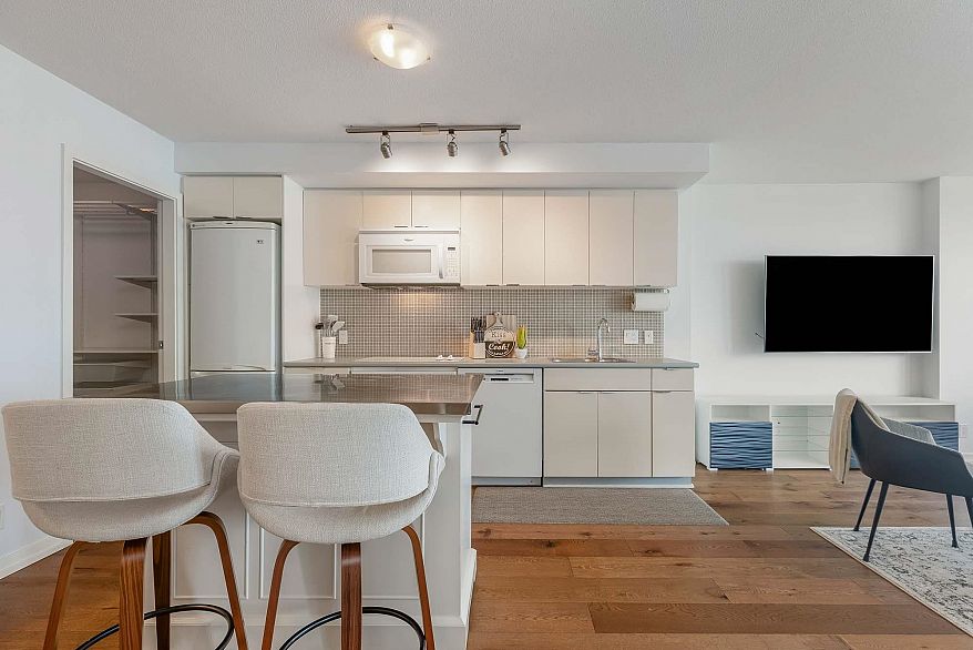 2311 788 Hamilton Street