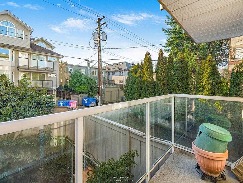 202 966 W 14th Avenue