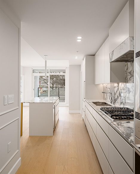 303 3668 W 10th Avenue