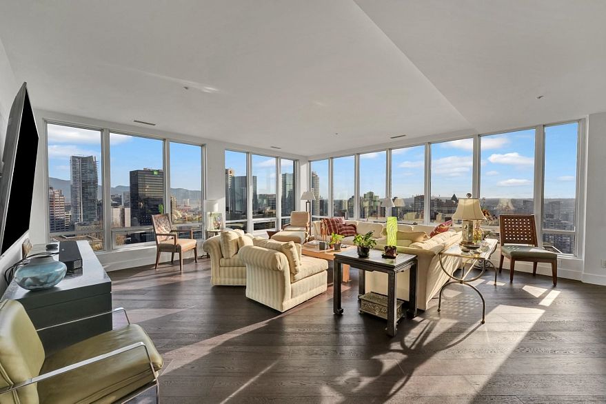 2106 989 Nelson Street