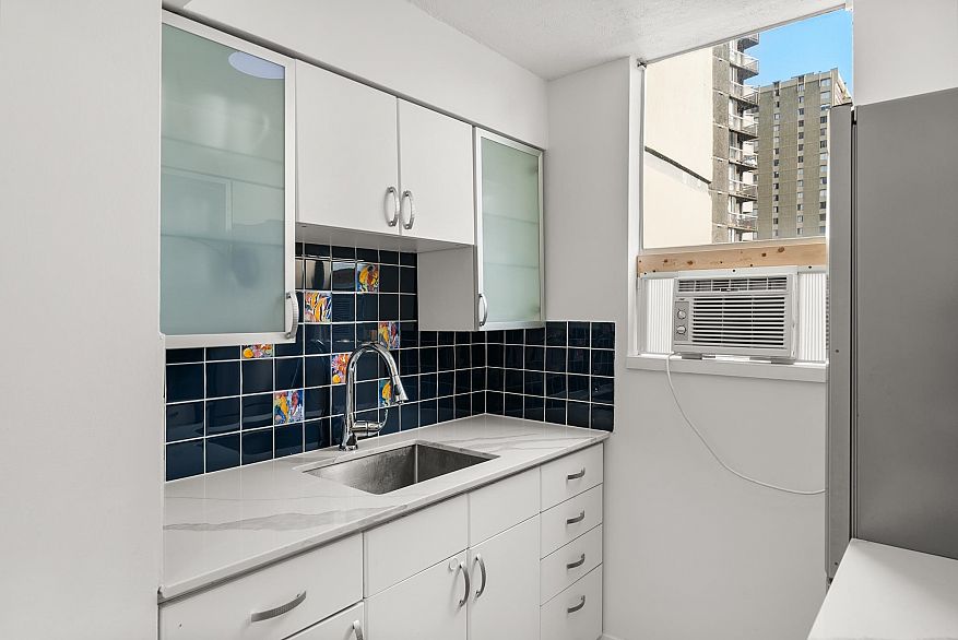 806 1250 Burnaby Street