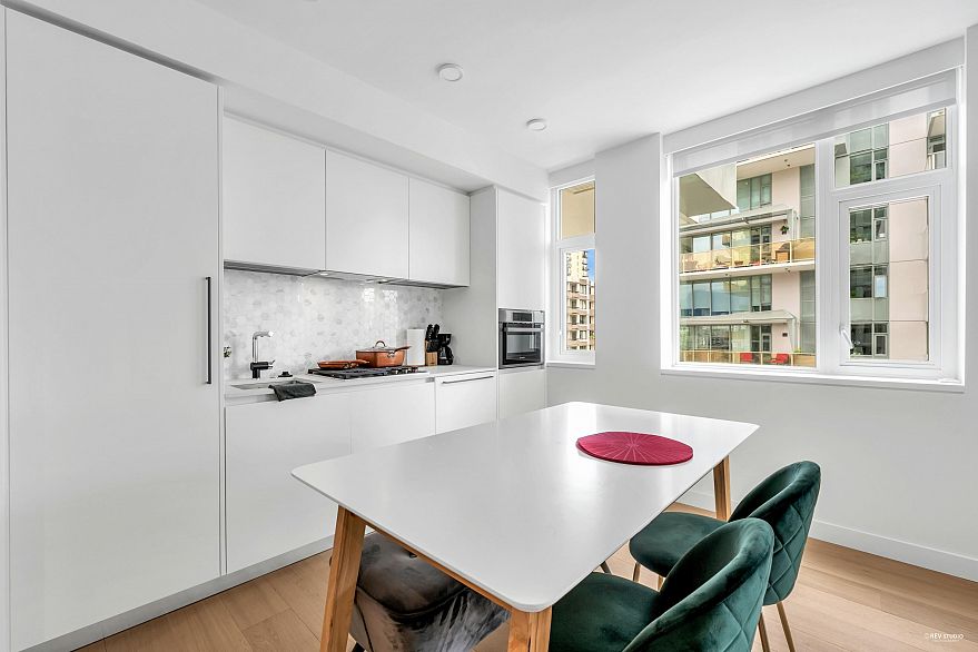 906 1180 Broughton Street