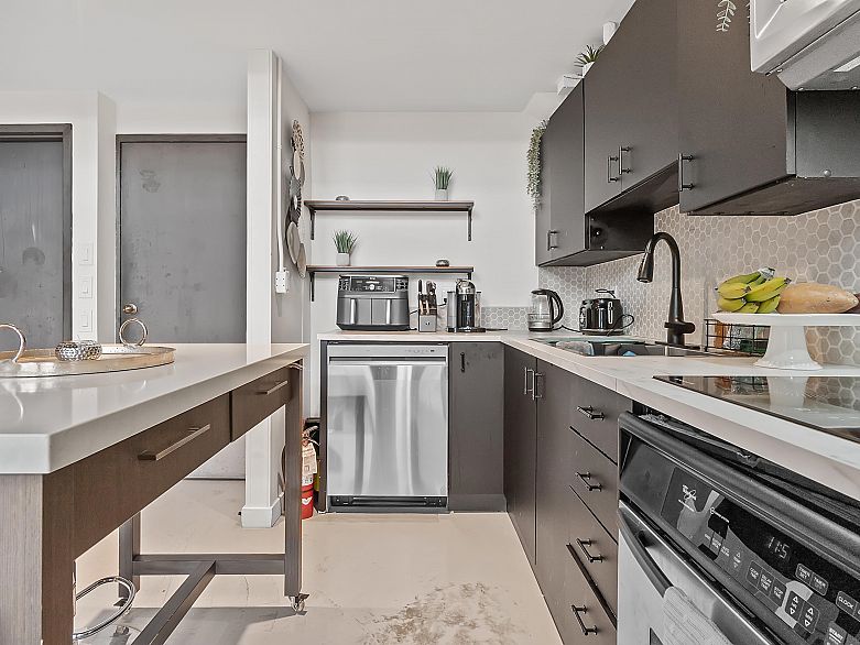 205 234 E 5th Avenue