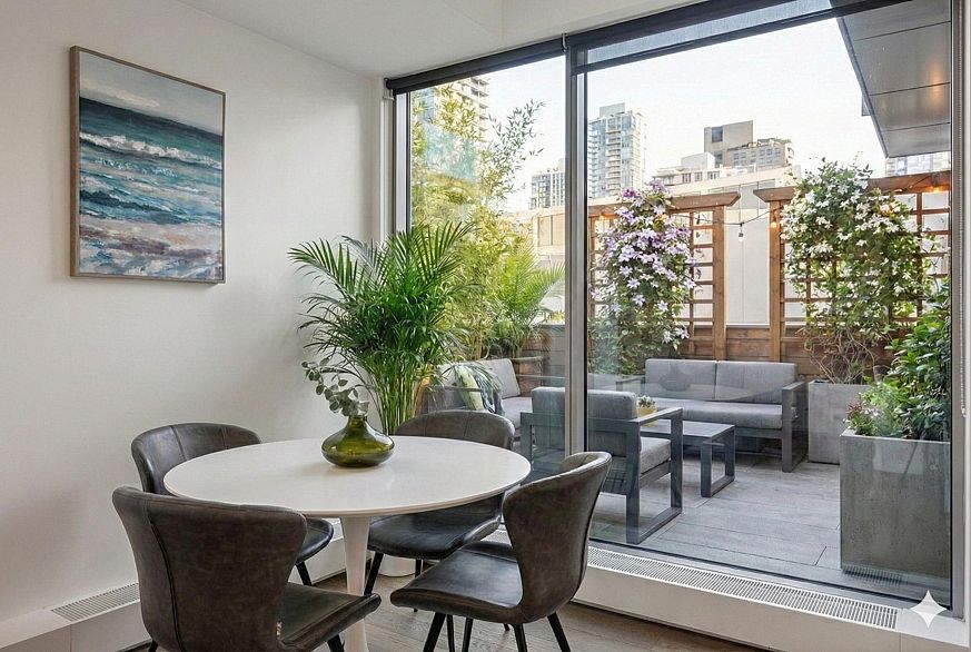 808 1480 Howe Street