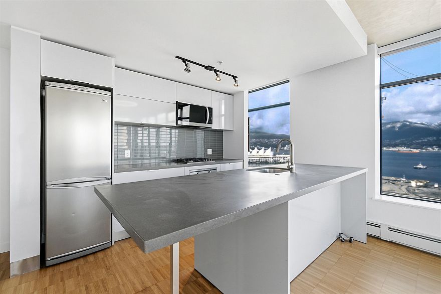 1701 108 W Cordova Street