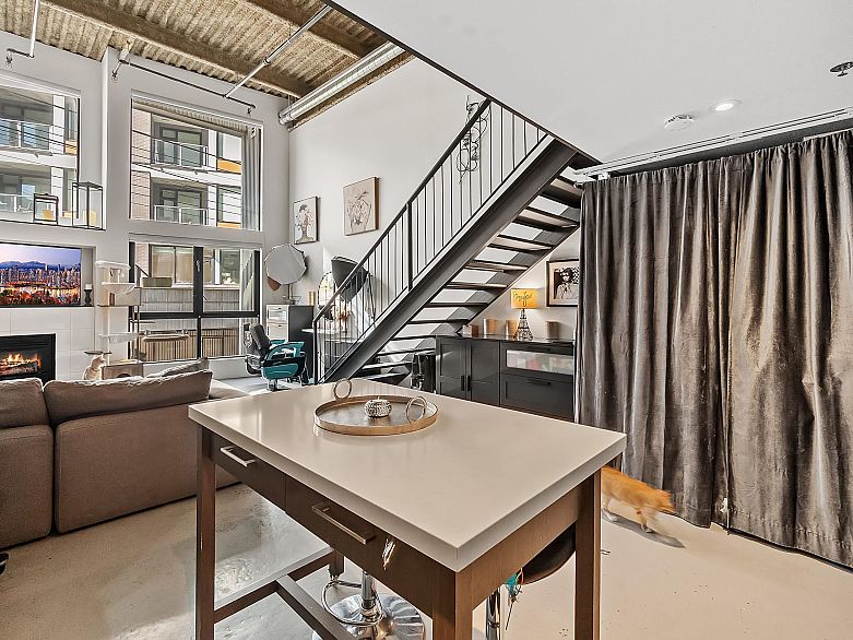 205 234 E 5th Avenue