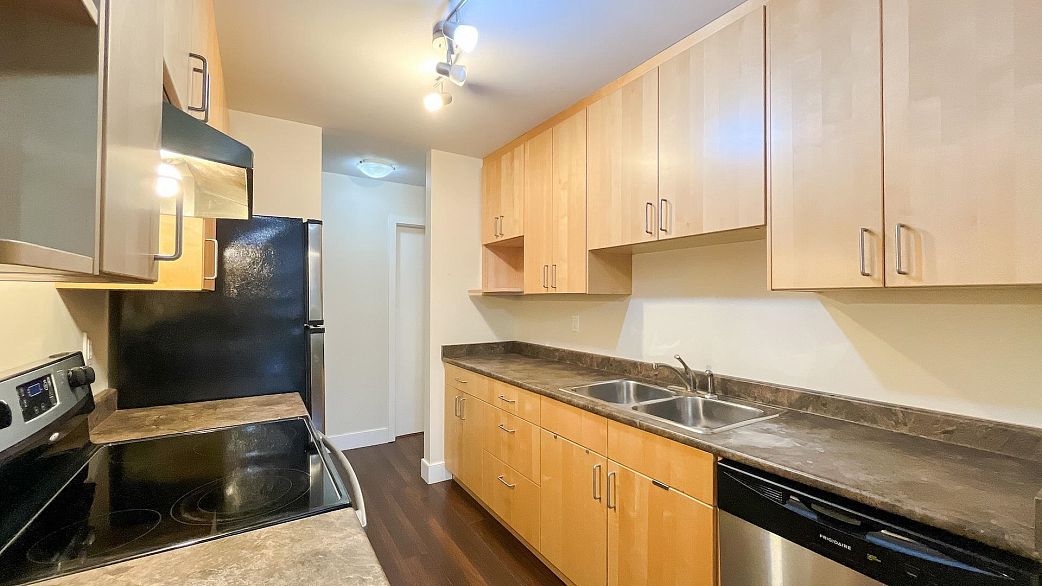 305 2190 W 8th Avenue